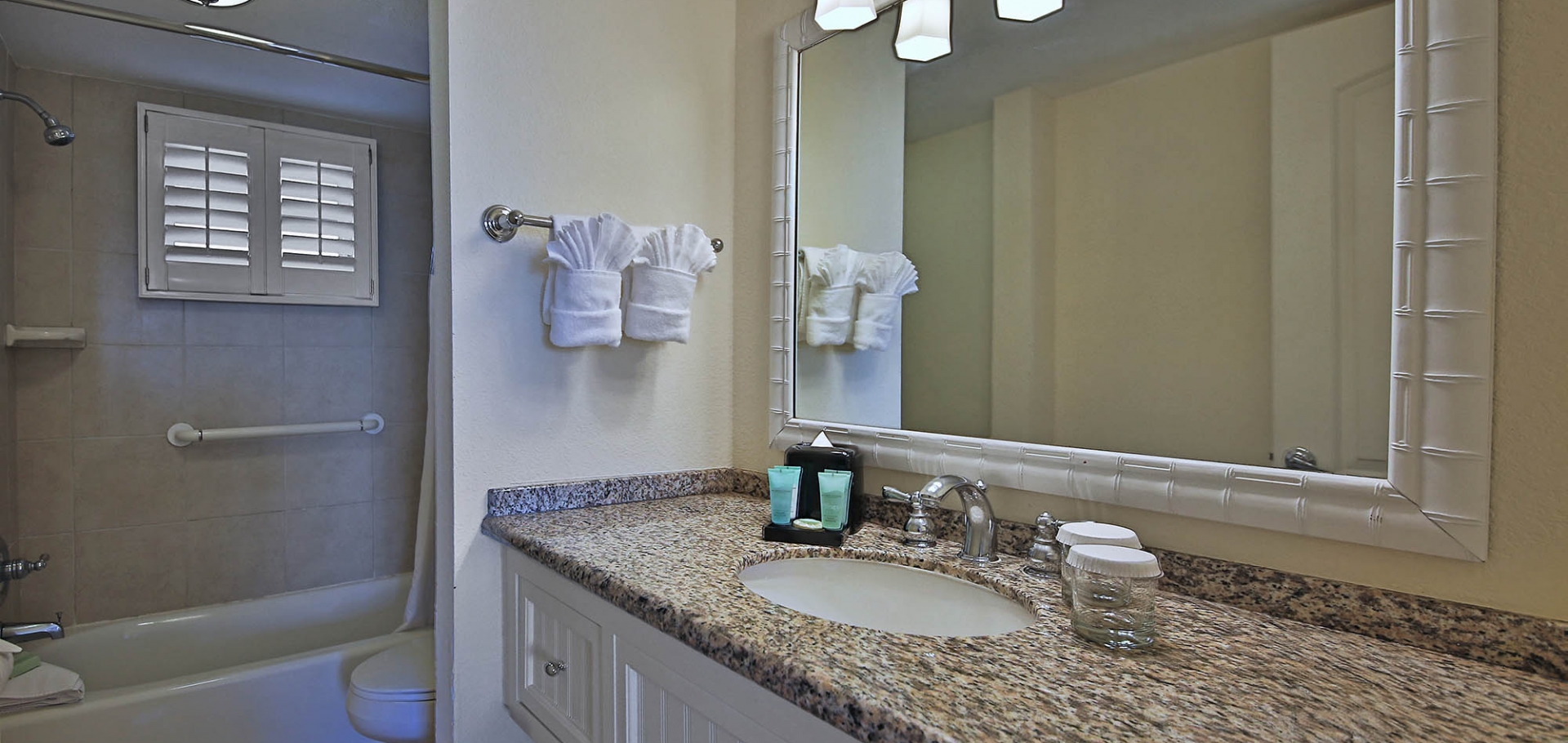 Sanibel Inn bathroom and amenities